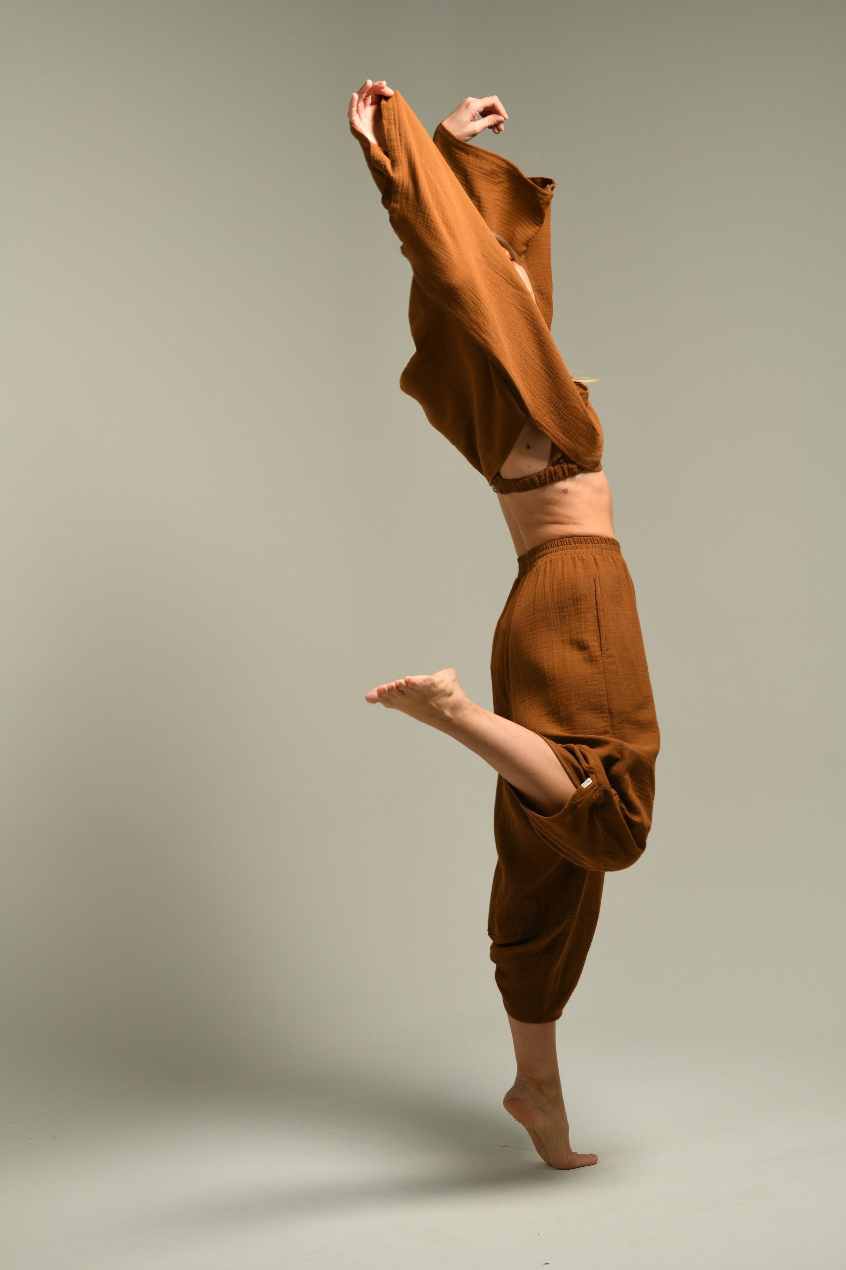 Mocha V Yakalı Kapüşonlu Üst